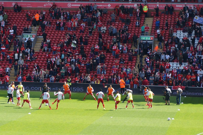 二娃回家了！穆勒现身拜仁主场，观战球队对阵美因茨（二娃归来！穆勒现身安联观战拜仁对阵美因茨）