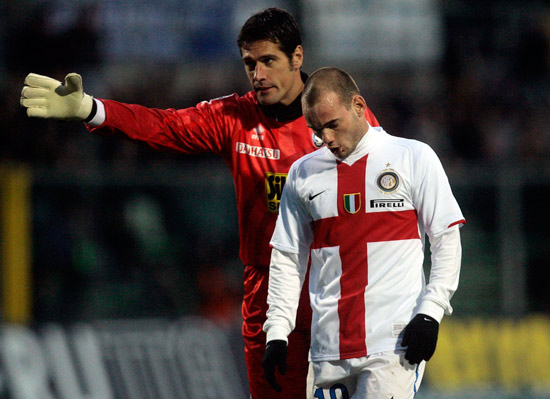 广东男篮在CBA杯赛中以94-80击败广州男篮，奎恩全场高效表现，贡献29分6篮板7助攻5抢断，助力球队取得首胜。