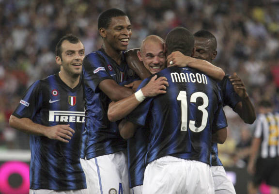 皇马0-2负塞尔塔赛后球员围攻裁判，一分钟内五黄一红