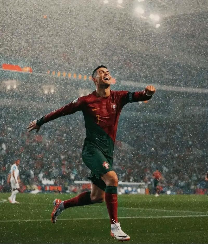 足球国足归化球员表现稳健，获媒体点赞