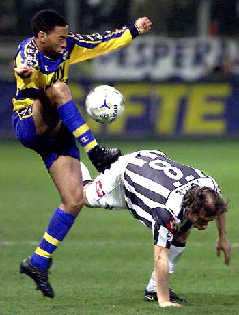 东体：莱昂纳多正进行恢复训练，加布里埃尔也尚未参加合练